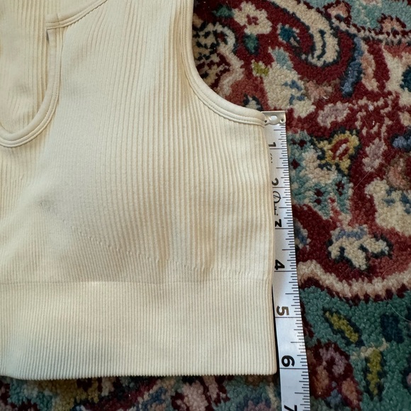 Cream Ribbed Cropped Sports Bra women’s Medium 4 6 8 10 Knotch Cut Work Out - Picture 4 of 5